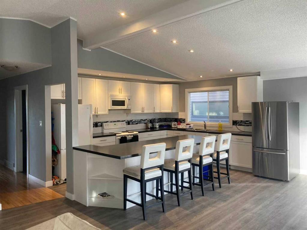 Picture of 2457 22A Street NW, Calgary Real Estate Listing