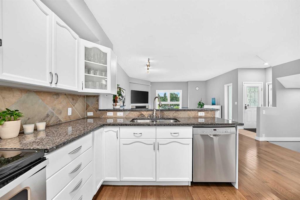 Picture of 2405 17 Street SW, Calgary Real Estate Listing