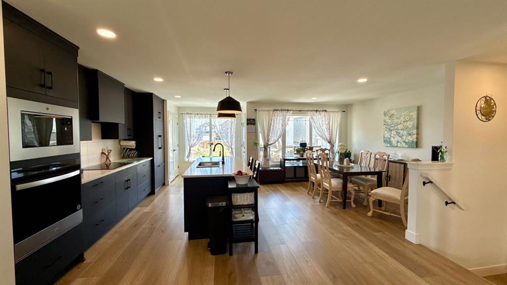 Picture of 1064 Coalbrook Gate W, Lethbridge Real Estate Listing