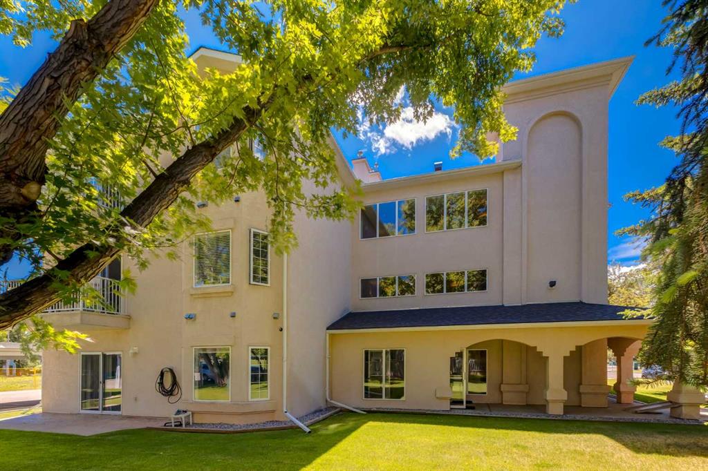 Picture of 202, 7 Lineham Avenue , Okotoks Real Estate Listing