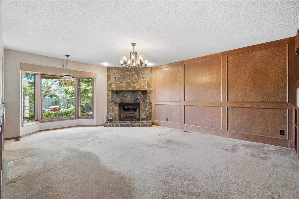 Picture of 168 Edgehill Close NW, Calgary Real Estate Listing