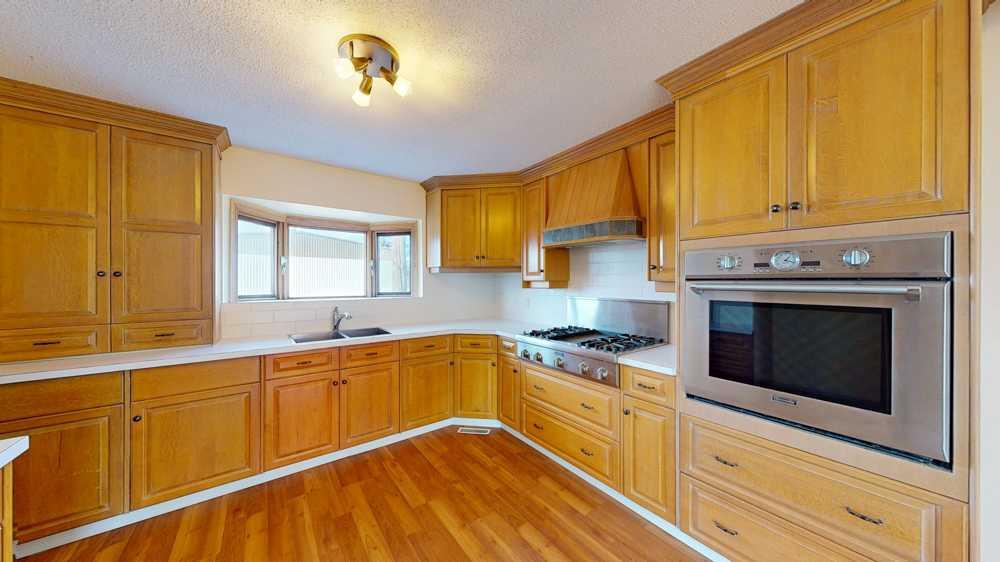 Picture of 5 1st Avenue E, Acadia Valley Real Estate Listing