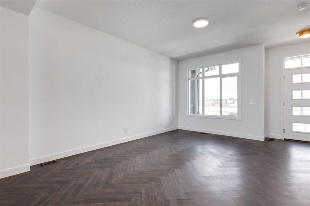 Picture of 772 Sora Boulevard SE, Calgary Real Estate Listing