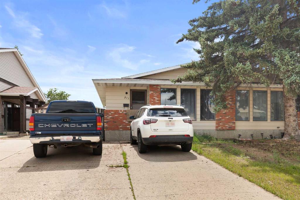 Picture of 211 Ross Glen Drive SE, Medicine Hat Real Estate Listing