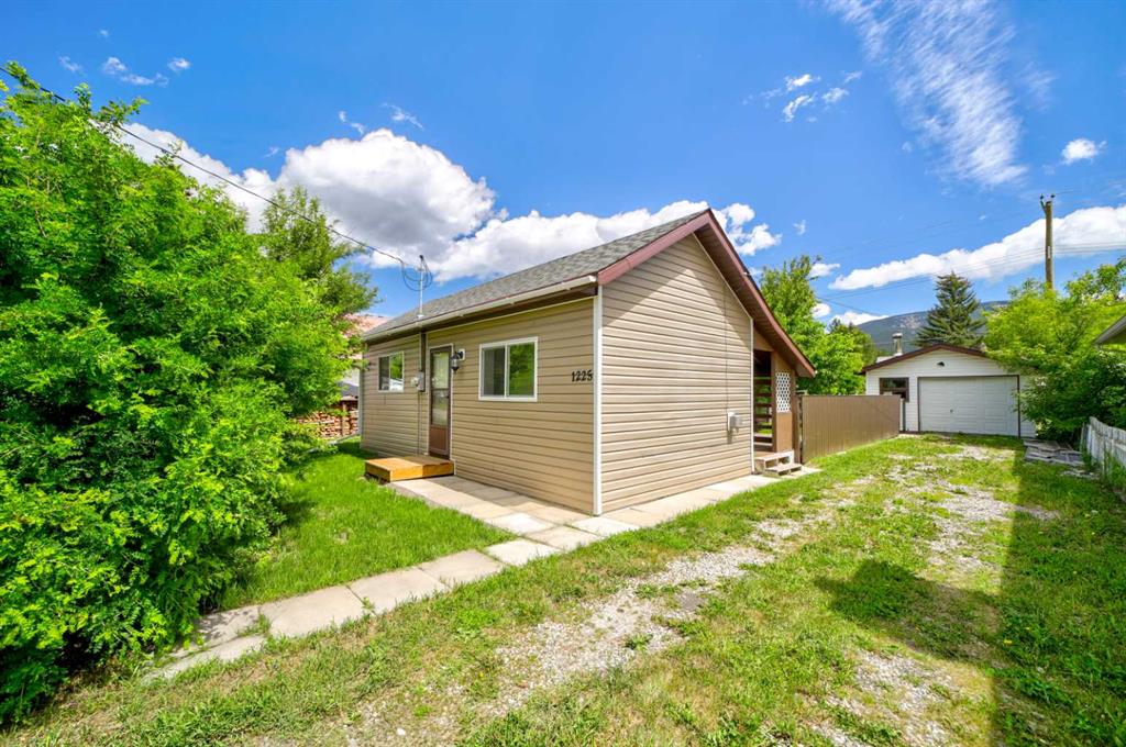 Picture of 1225 84 Street , Coleman Real Estate Listing