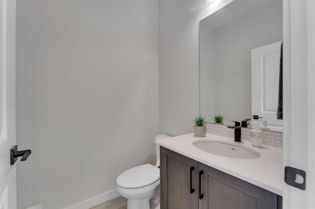 Picture of 674 Creekmill Court SW, Airdrie Real Estate Listing