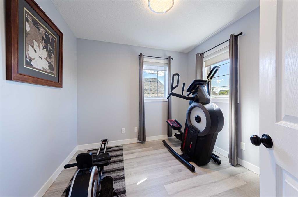 Picture of 187 Covington Close NE, Calgary Real Estate Listing