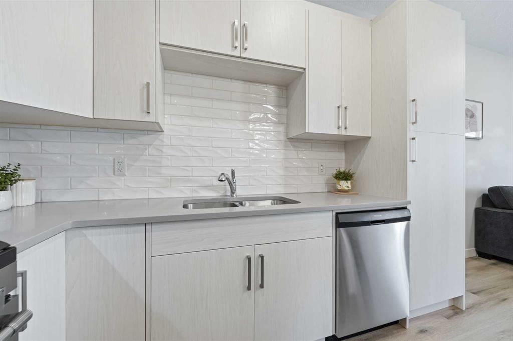 Picture of 535 Canals Crossing SW, Airdrie Real Estate Listing