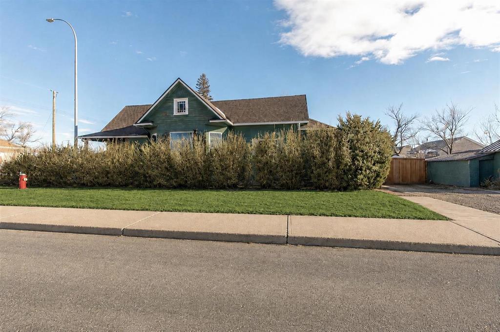 Picture of 2424 4 Avenue , Fort Macleod Real Estate Listing