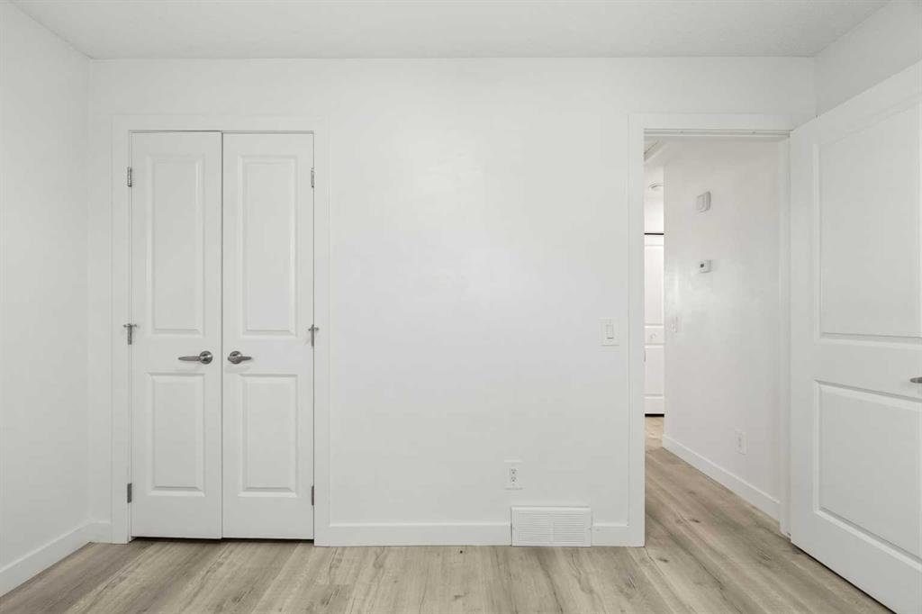Picture of 424 Penbrooke Crescent SE, Calgary Real Estate Listing