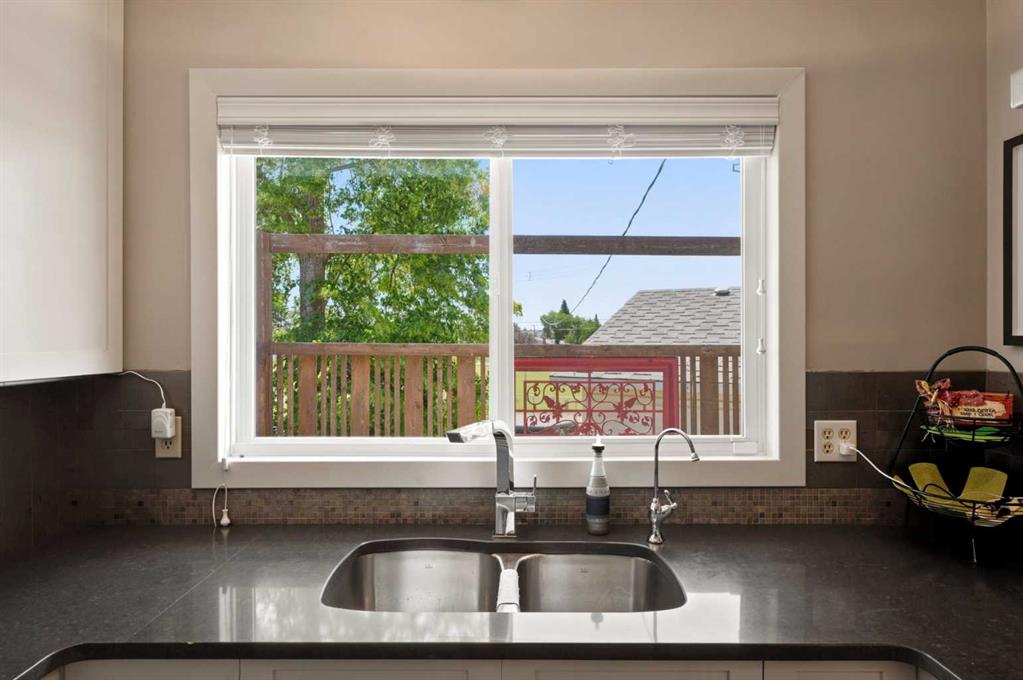 Picture of 1016 Pensdale Crescent SE, Calgary Real Estate Listing