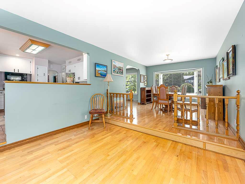 Picture of 1916 Grand Oaks Drive SW, Calgary Real Estate Listing