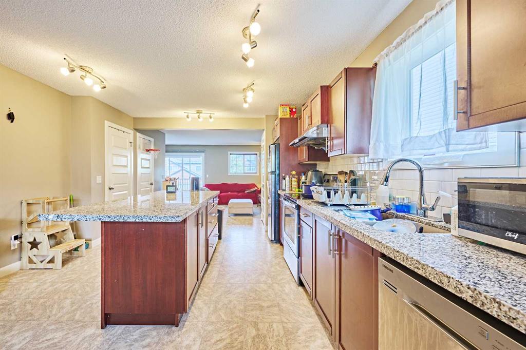 Picture of 31 PANTEGO Lane NW, Calgary Real Estate Listing
