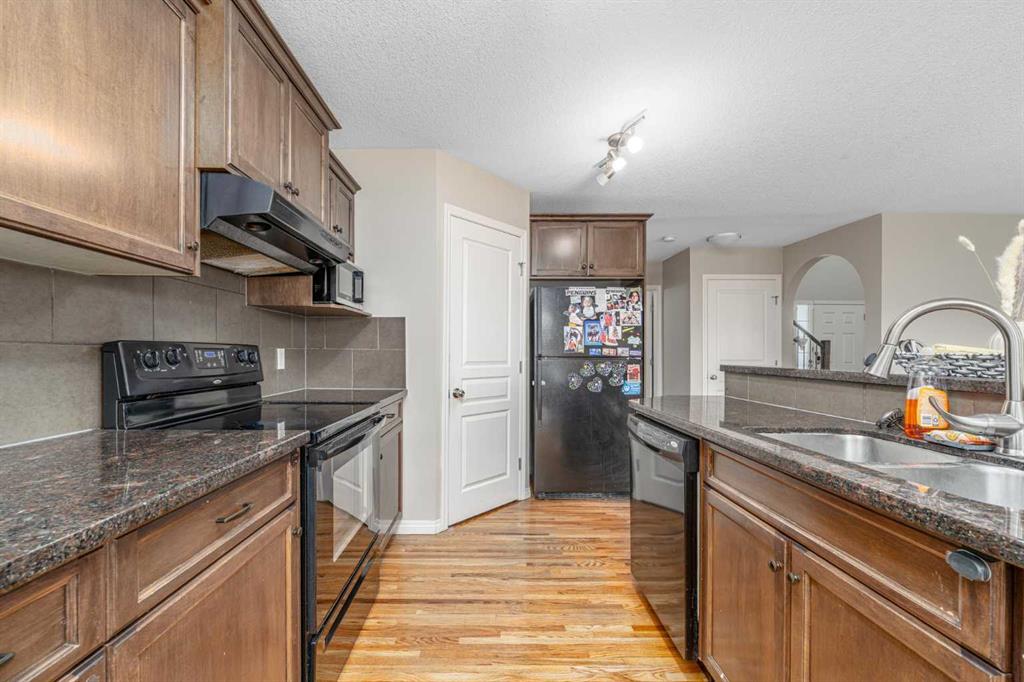 Picture of 578 Luxstone Landing SW, Airdrie Real Estate Listing