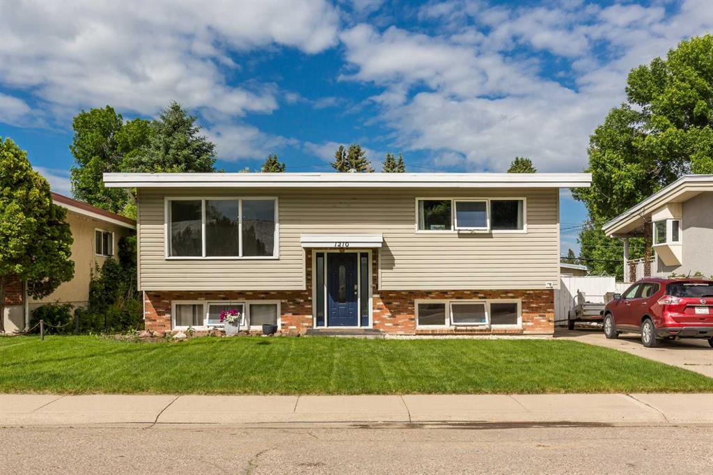 Picture of 1210 24 Street N, Lethbridge Real Estate Listing