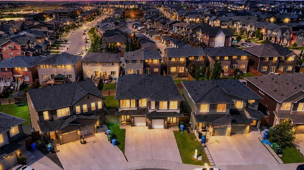 Picture of 121 Carringvue Park NW, Calgary Real Estate Listing