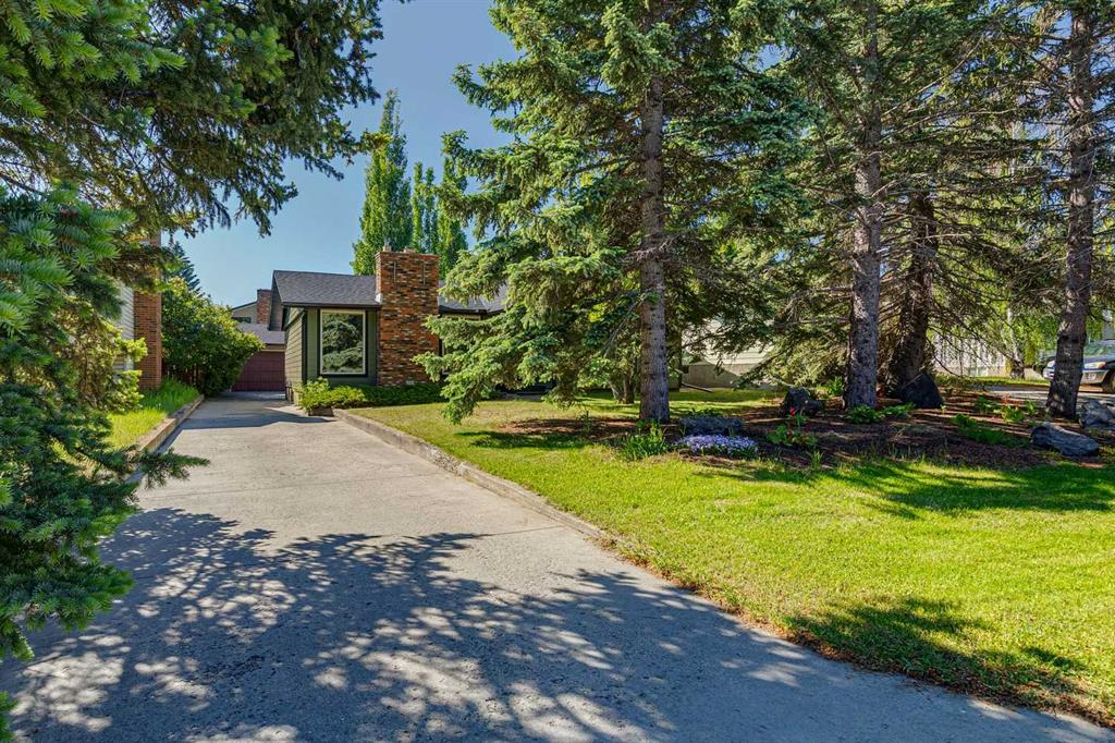 Picture of 10220 Brookpark Boulevard SW, Calgary Real Estate Listing