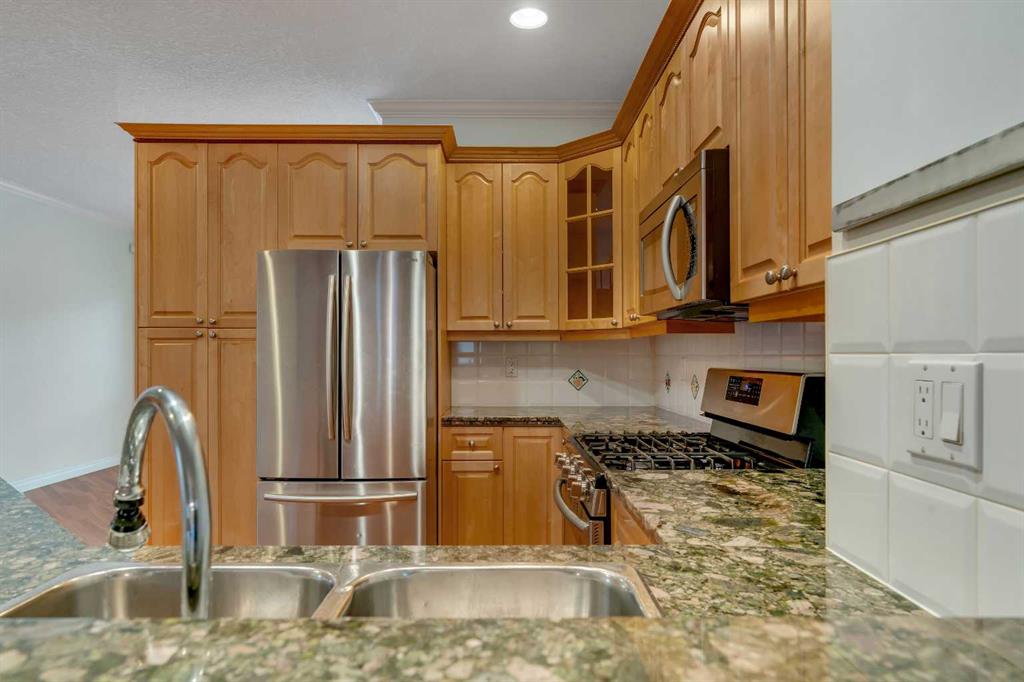 Picture of 2834 Parkdale Boulevard NW, Calgary Real Estate Listing