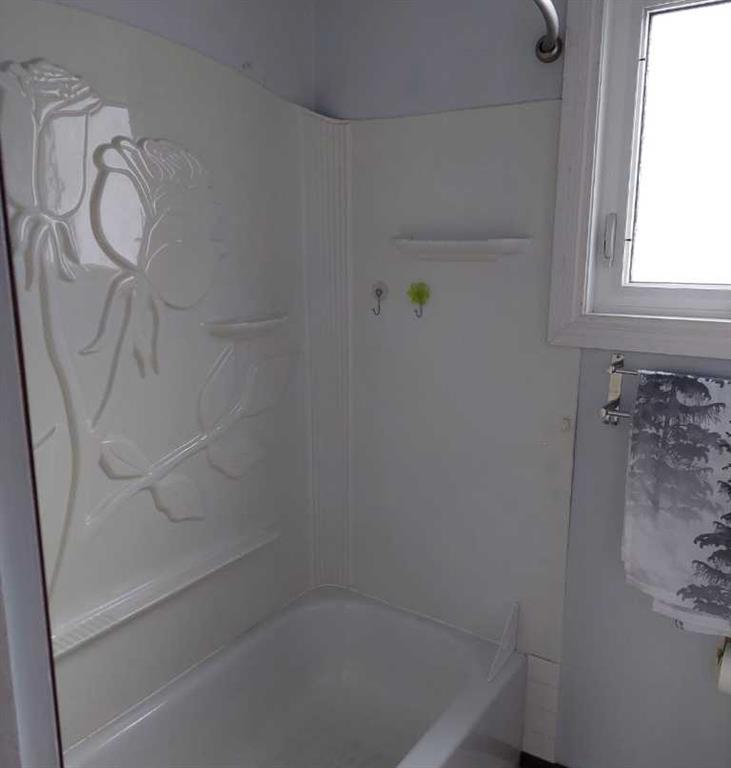 Picture of 118 DORIN Drive , Hinton Real Estate Listing