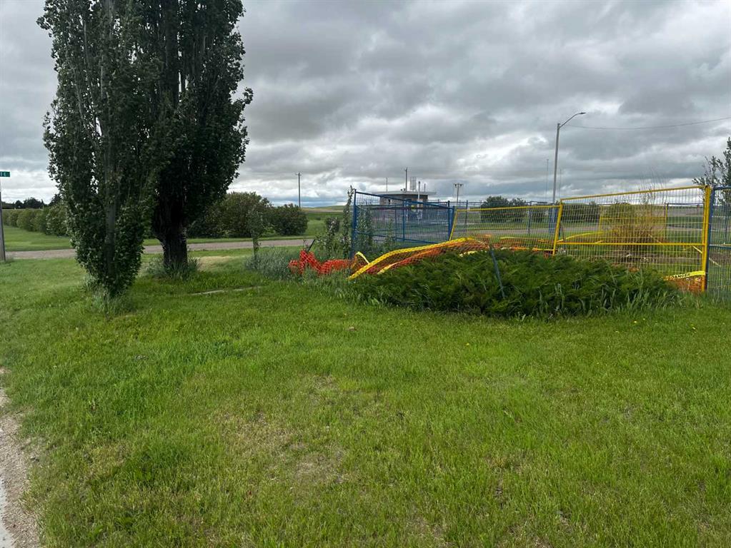 Picture of 232 2 Avenue E, Hussar Real Estate Listing