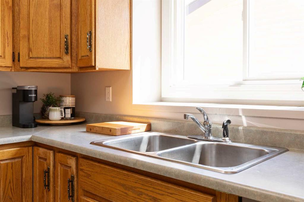 Picture of 8 Rice Court SE, Medicine Hat Real Estate Listing