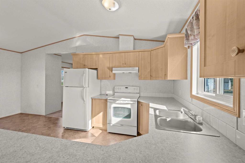 Picture of 8 Trochu Avenue , Trochu Real Estate Listing