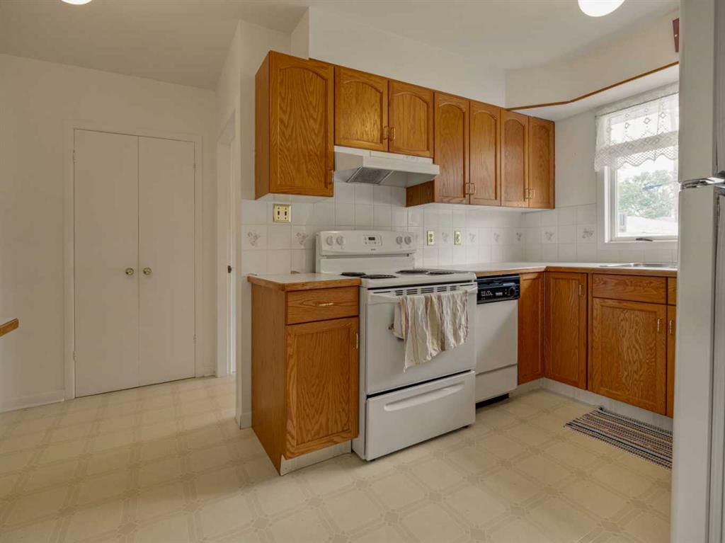 Picture of 2405 13 Avenue S, Lethbridge Real Estate Listing