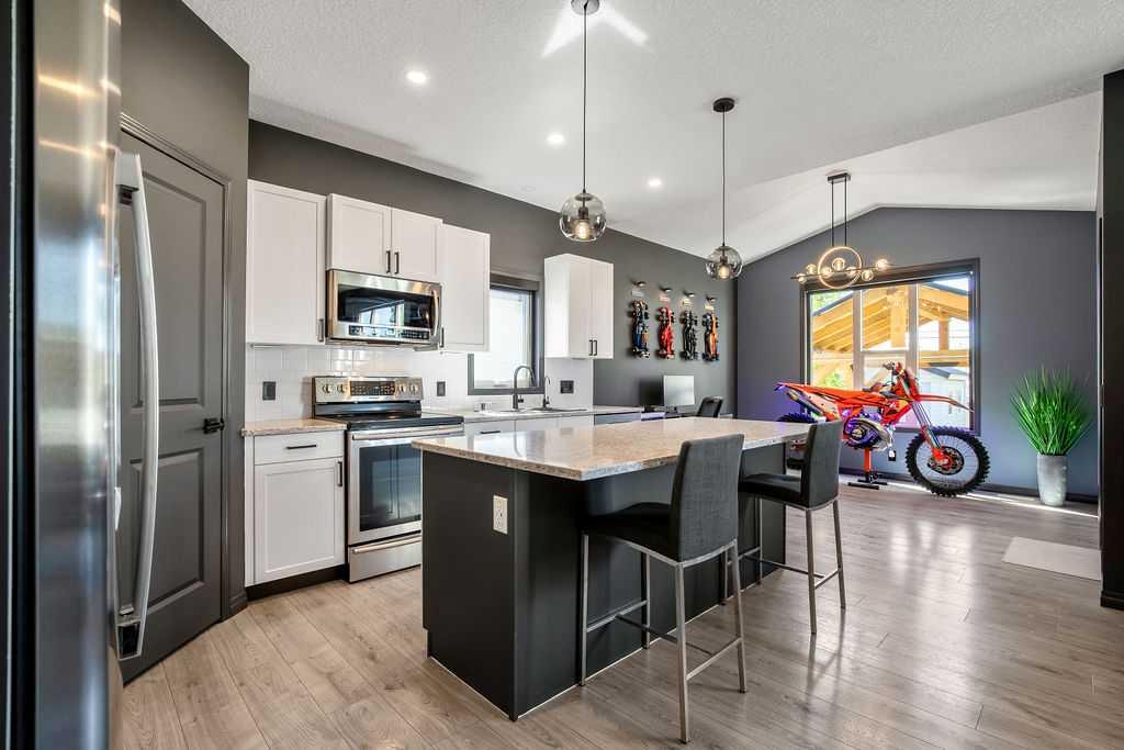Picture of 627 Hamptons Place SE, High River Real Estate Listing
