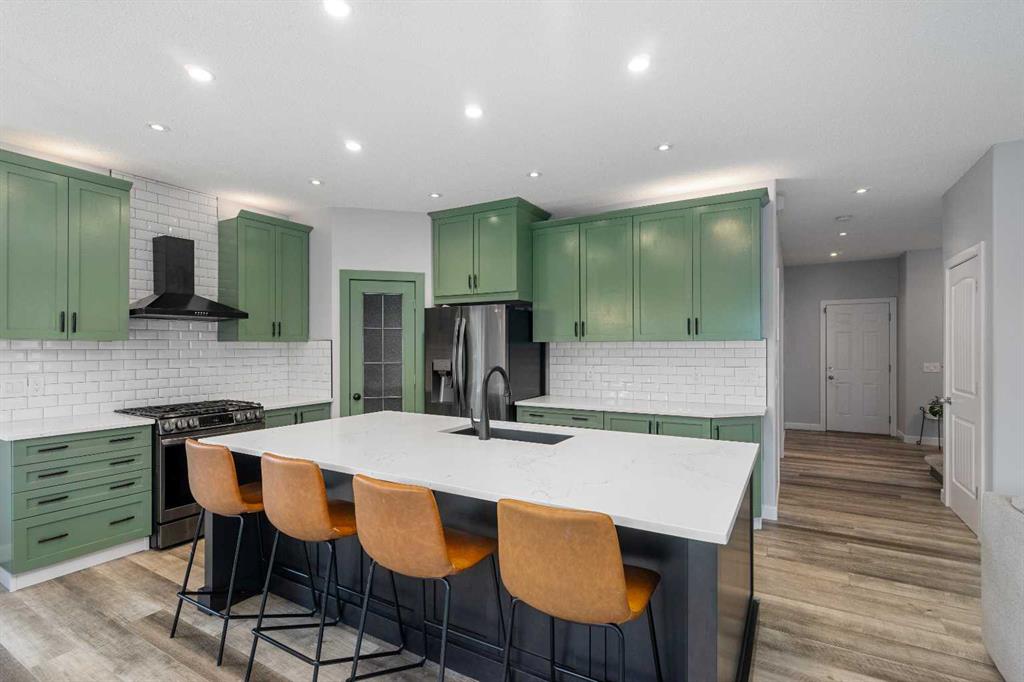Picture of 438 Luxstone Green SW, Airdrie Real Estate Listing
