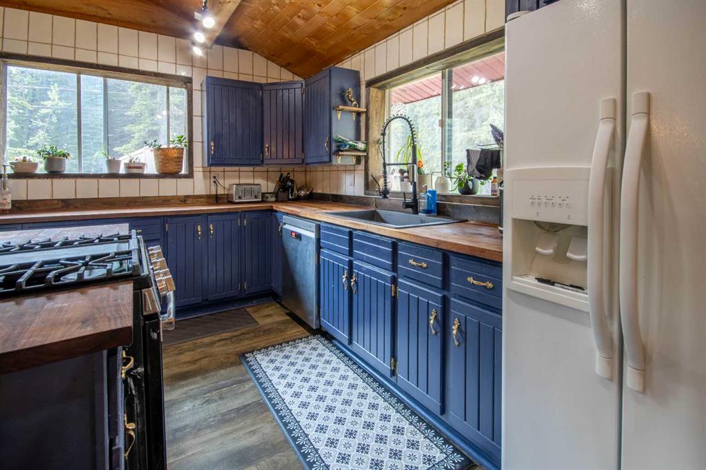 Picture of 63260 Township Road 314 , Rural Bighorn No. 8, M.D. of Real Estate Listing