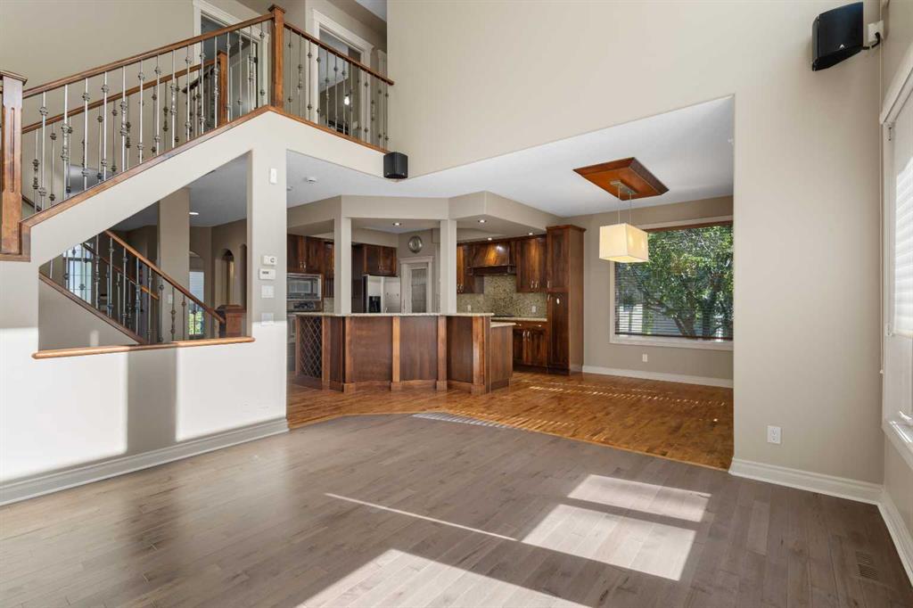 Picture of 75 Discovery Ridge Mount SW, Calgary Real Estate Listing