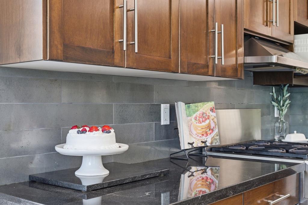 Picture of 331 MILLVIEW Bay SW, Calgary Real Estate Listing
