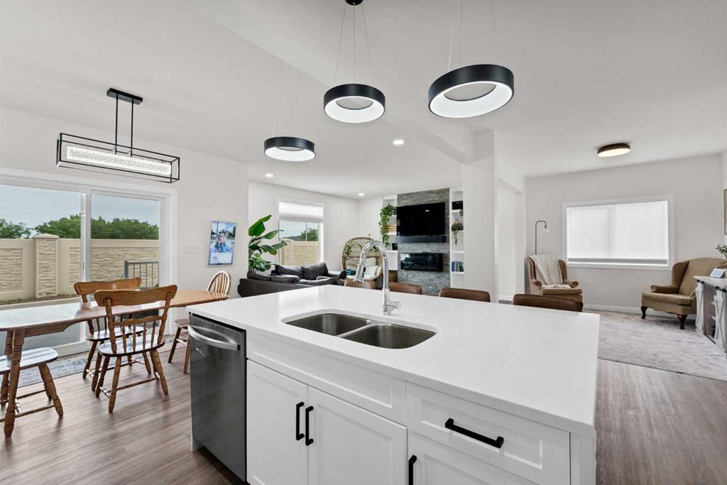 Picture of 100 Somerside Way SE, Medicine Hat Real Estate Listing
