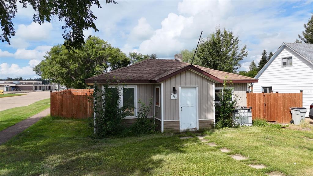Picture of 4944 56th Avenue  , High Prairie Real Estate Listing