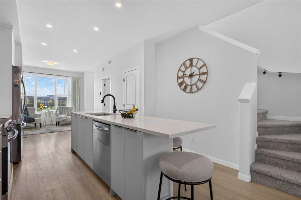 Picture of 257 Edith Green NW, Calgary Real Estate Listing