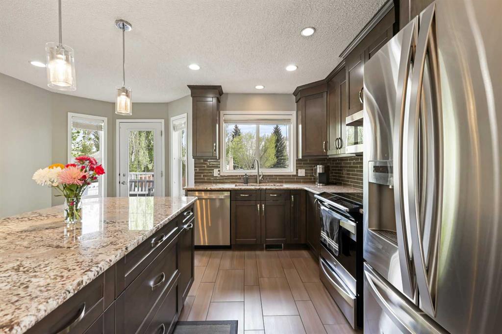 Picture of 11 Strathmore Lakes Crescent , Strathmore Real Estate Listing