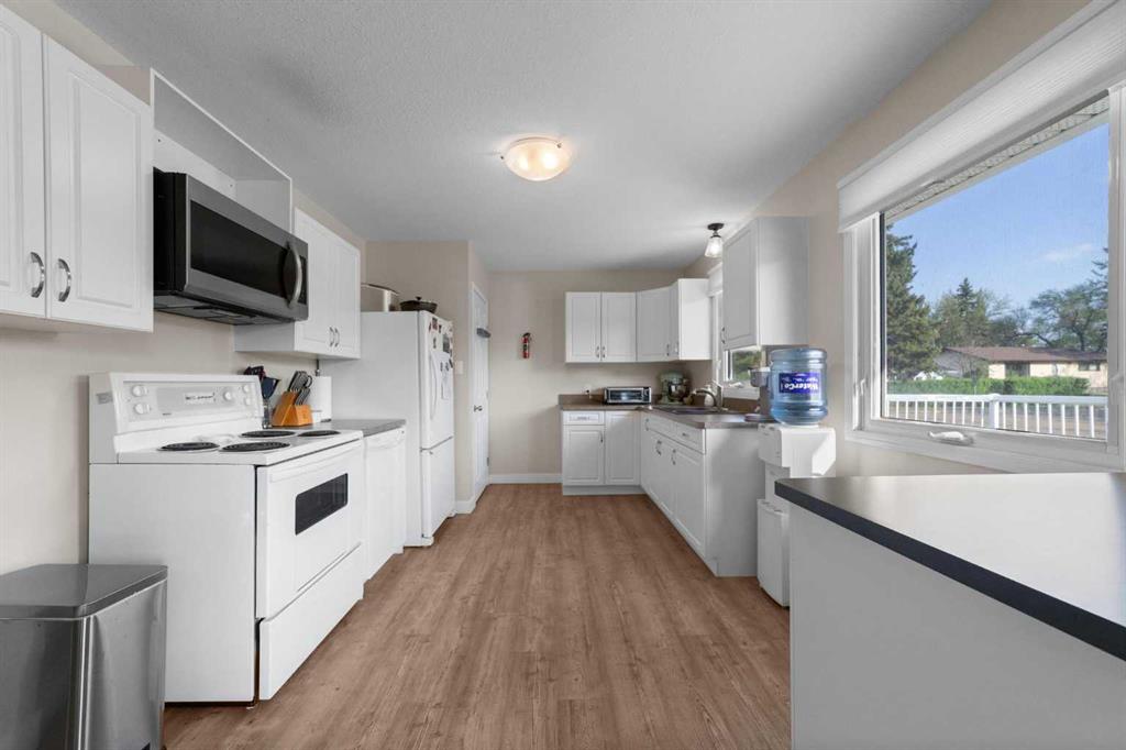 Picture of 5302 49 Street , Daysland Real Estate Listing