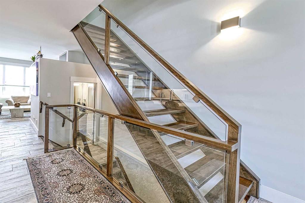 Picture of 2418 24A Street SW, Calgary Real Estate Listing