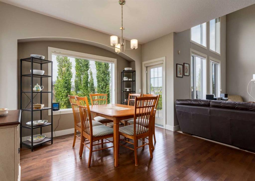 Picture of 98 Royal Ridge Mount NW, Calgary Real Estate Listing