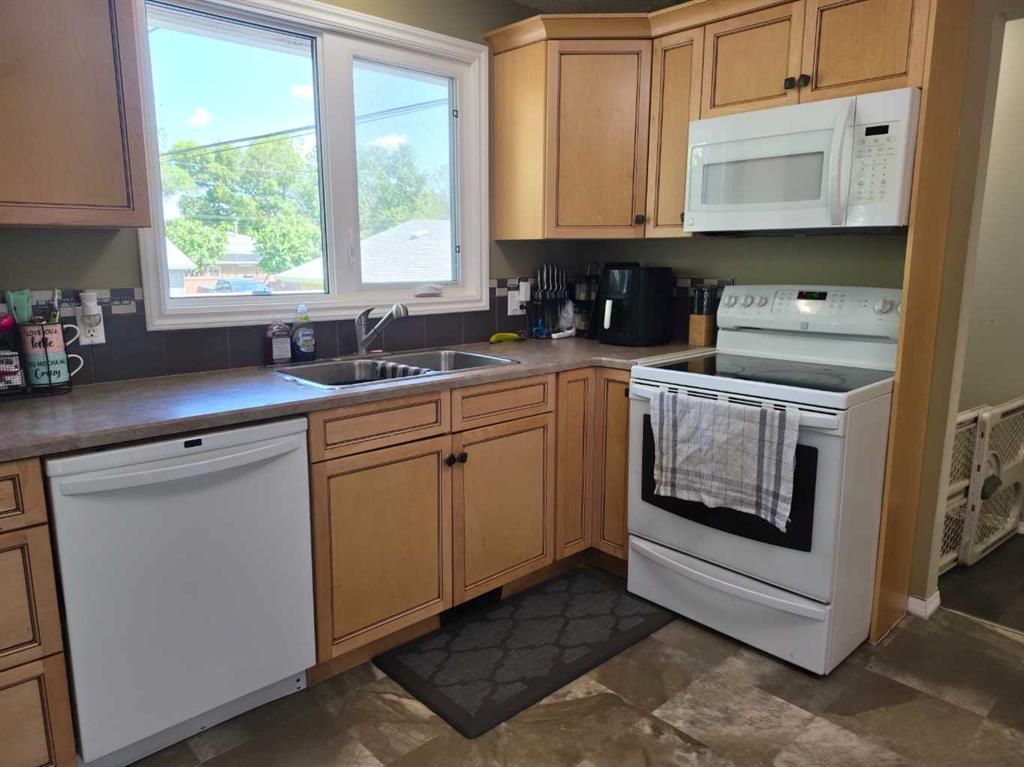 Picture of 6014 44 Avenue , Camrose Real Estate Listing