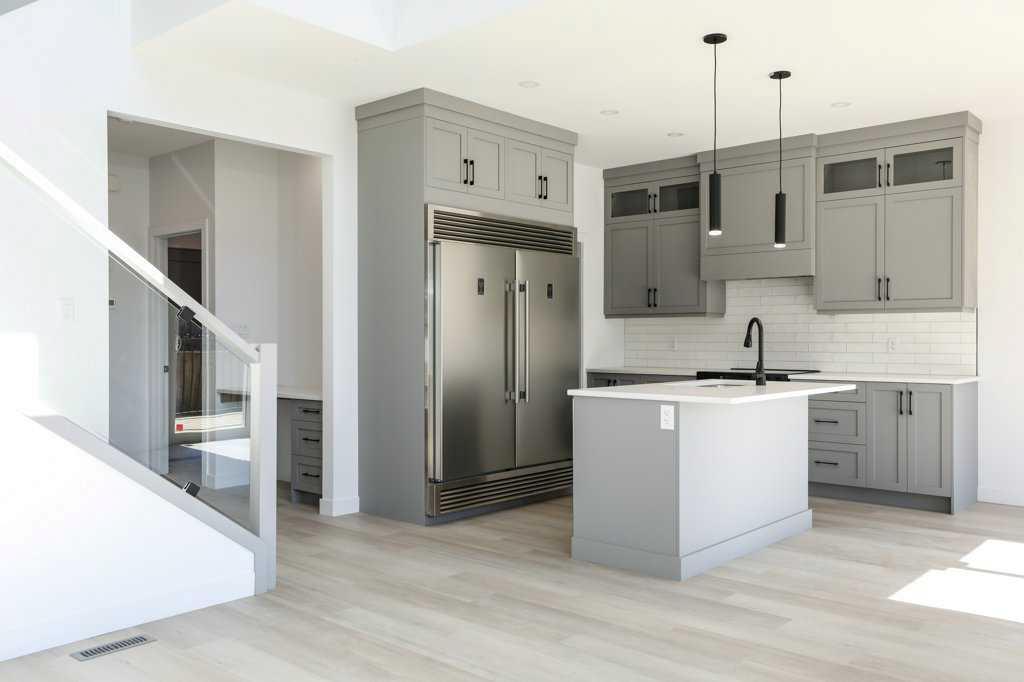 Picture of 664 Devonia Road W, Lethbridge Real Estate Listing