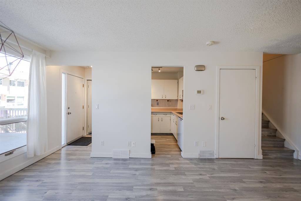 Picture of 11, 116 Silver Crest Drive NW, Calgary Real Estate Listing