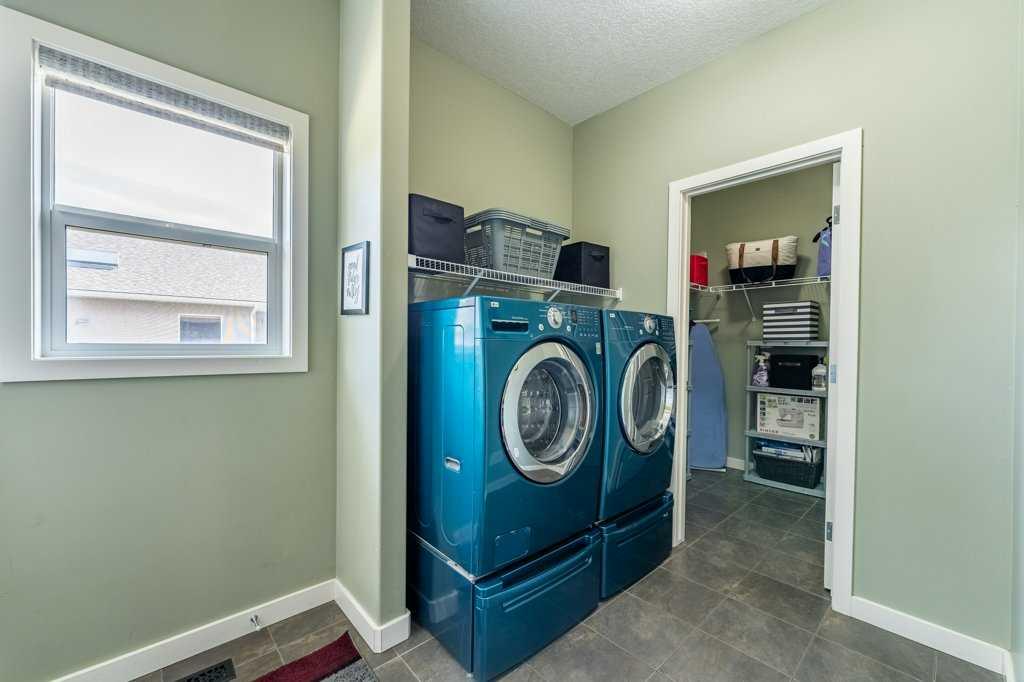 Picture of 472 Sunset Link , Crossfield Real Estate Listing
