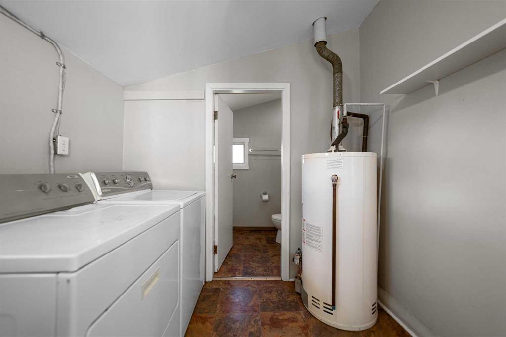 Picture of 5137 50 Street , Daysland Real Estate Listing