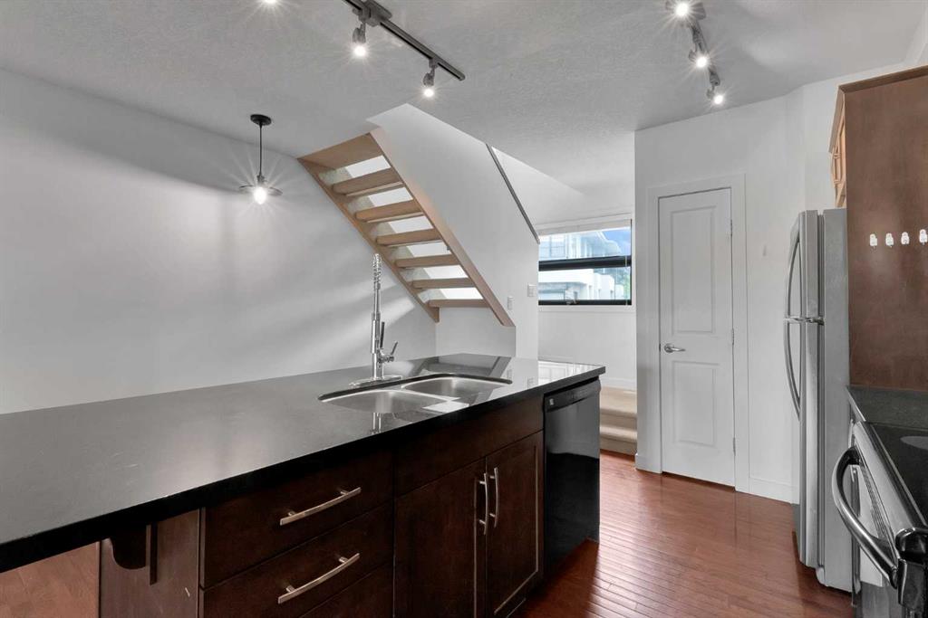 Picture of 55 Aspen Hill Green SW, Calgary Real Estate Listing