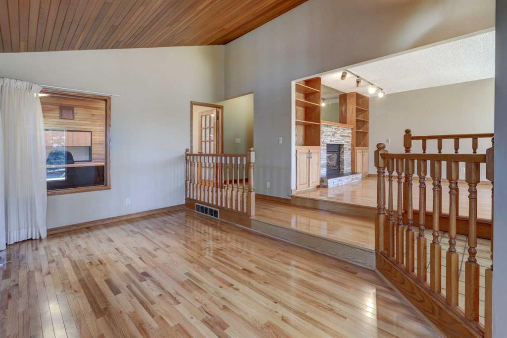 Picture of 2328 Munro Drive NE, Calgary Real Estate Listing