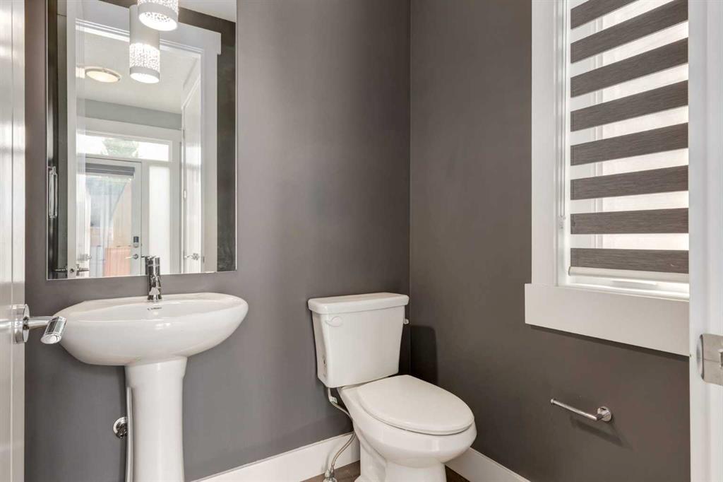 Picture of 112 Burma Star Road SW, Calgary Real Estate Listing