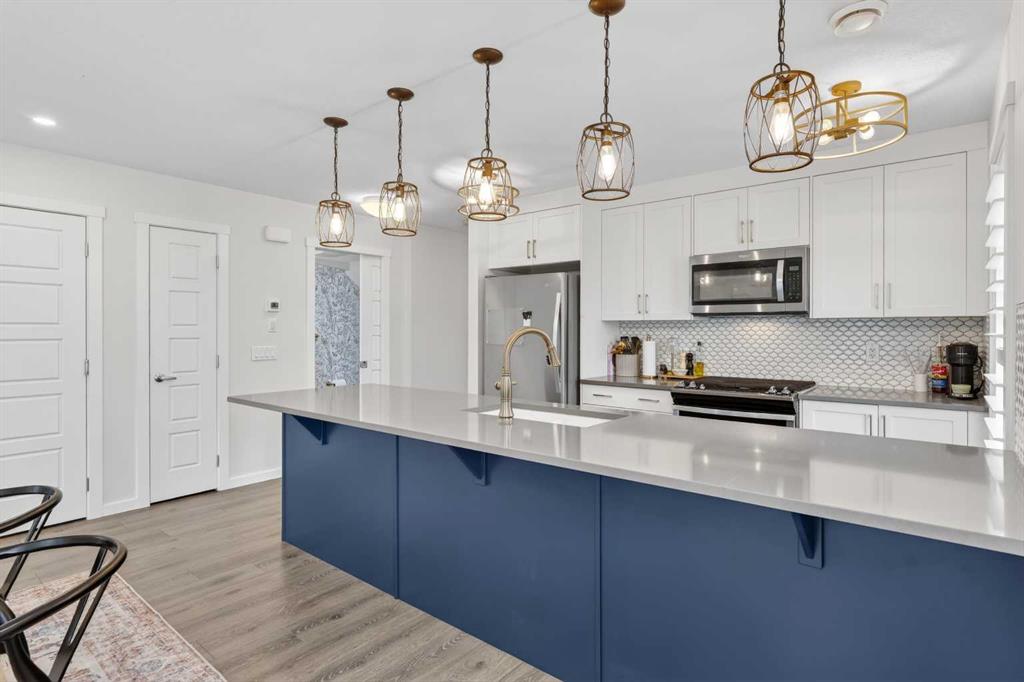 Picture of 204, 19500 37 Street SE, Calgary Real Estate Listing