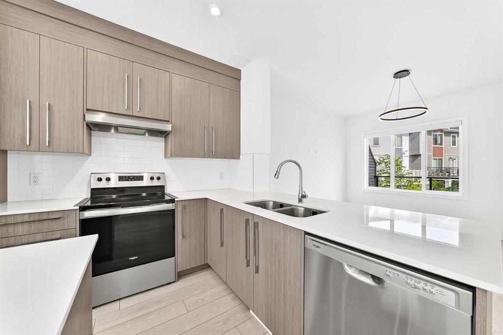Picture of 802, 335 Creekside Boulevard SW, Calgary Real Estate Listing