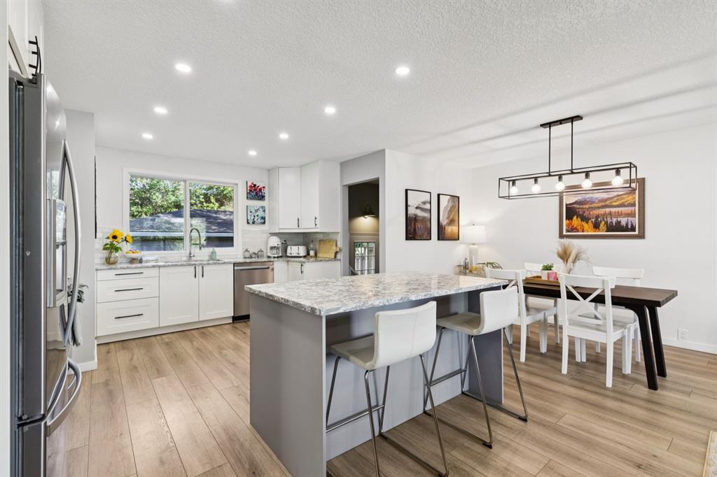 Picture of 716 Cantree Road SW, Calgary Real Estate Listing